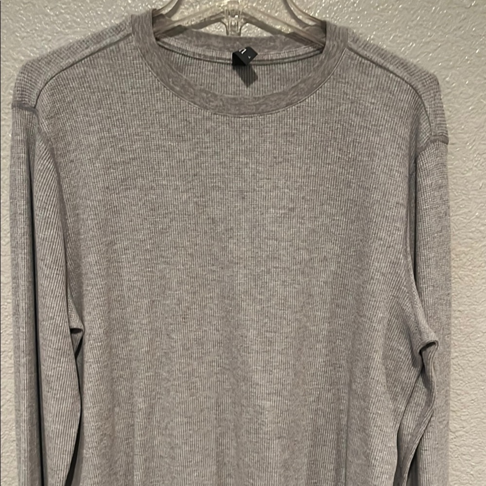 Vuori crew neck long sleeve